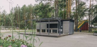Помещение для временного кафе на центральном пляже в Стропах. 15 июля 2026 года. Фото: Евгений Ратков