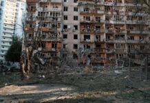 30 погибших и около 100 раненых. После массированного удара России в Киеве объявили траур Последствия российской атаки по Киеву. 3 июля 2026 года. Фото: МВД Украины