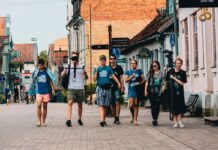 Как сделать первые шаги в журналистике и кино? Молодёжь приглашают в бесплатный медиалагерь в Сигулде Международный медиалагерь Young Media Sharks, который пройдёт в Сигулде с 24 по 29 августа, приглашает подростков и молодёжь из Латвии и других стран Балтии. Иллюстративное фото: Young Media Sharks