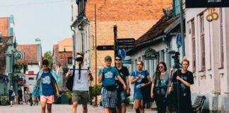 Международный медиалагерь Young Media Sharks, который пройдёт в Сигулде с 24 по 29 августа, приглашает подростков и молодёжь из Латвии и других стран Балтии. Иллюстративное фото: Young Media Sharks