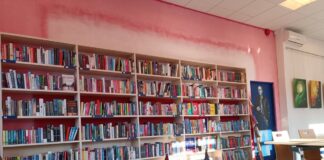 После летнего перерыва возобновляются занятия английского разговорного клуба News Club в Информационном центре США в Латгальской центральной библиотеке (ул. Ригас, 22А, Даугавпилс). Фото со страницы USA Information Center Daugavpils на Фейсбуке