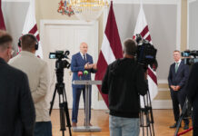 Премьер-министр Андрис Кулбергс и президент Латвии Эдгар Ринкевич на пресс-конференции в Рижском замке 26 августа 2026 года. Фото: Илмарс Знотиньш / Канцелярия президента
