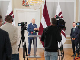 Премьер-министр Андрис Кулбергс и президент Латвии Эдгар Ринкевич на пресс-конференции в Рижском замке 26 августа 2026 года. Фото: Илмарс Знотиньш / Канцелярия президента
