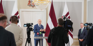 Премьер-министр Андрис Кулбергс и президент Латвии Эдгар Ринкевич на пресс-конференции в Рижском замке 26 августа 2026 года. Фото: Илмарс Знотиньш / Канцелярия президента