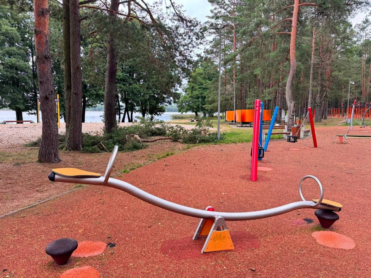 Последствия бури 22 и 23 августа в Даугавпилсе. Фото: Daugavpils Komunālās saimniecības pārvalde
