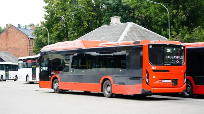 Городской автобус №38 на автостанции в Даугавпилсе. Фото: Daugavpils satiksme