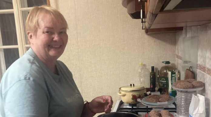Елена Мещерякова (60 лет) - беженка из Беларуси. Ей нужна помощь на операцию по замене тазобедренного сустава. Сбор денег открыт на платформе BYSOL. Фото: bysol.org