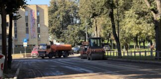 С 31 августа в Даугавпилсе ограничат движение на улице Ригас и перекрёстке у Строп На улице Ригас в Даугавпилсе обновляют асфальтовое покрытие. Фото: daugavpils.lv