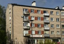 С октября в Даугавпилсе вырастет плата за аренду муниципальных квартир Многоквартирный дом в Даугавпилсе на Химии, на улице Циалковска, 3. 11 мая 2026 года. Фото: Анастасия Шубина