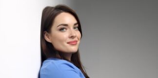 «В онкологии важно не оставить человека одного»: хирург-онколог Лиене Скринда о своей профессии и работе в ДРБ
