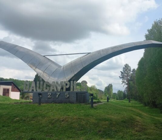 Чайка на въезде в Даугавпилс. 27 мая 2025 года. Фото: Chayka.lv