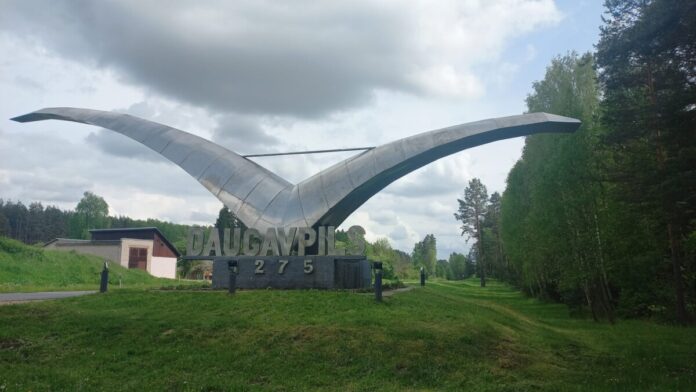 Чайка на въезде в Даугавпилс. 27 мая 2025 года. Фото: Chayka.lv