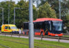 Автобус сбил школьницу на пешеходном перекрёстке на улице 18 Новембра. Скриншот с видео очевидца в Тик-токе / REALMIHA100