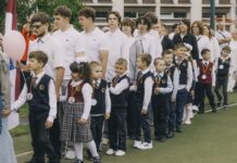 Оценки можно будет улучшать, а в 9-м классе появится новый экзамен — что изменится в школах День знаний в Даугавпилсской средней школе центра. 1 сентября 2026 года. Фото: Евгений Ратков