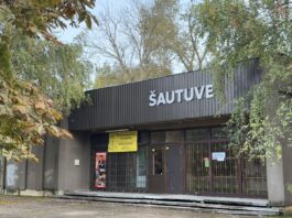 Из помещения тира на ул. Райня, 29 в Даугавпилсе 27 сентября украли две единицы огнестрельного оружия. Фото: Анна Кусиня