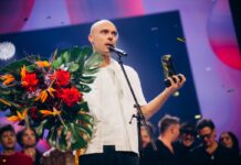 В финале «Музыкального банка 2025» победила песня Донса Tuvums. Второе место заняла композиция Lai tev apnīk skumt группы Sudden Lights, третье – Микс Галвановскис с песней Kad izdzisīs. Фото: Андрей Строкин / LSM