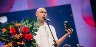 В финале «Музыкального банка 2025» победила песня Донса Tuvums. Второе место заняла композиция Lai tev apnīk skumt группы Sudden Lights, третье – Микс Галвановскис с песней Kad izdzisīs. Фото: Андрей Строкин / LSM