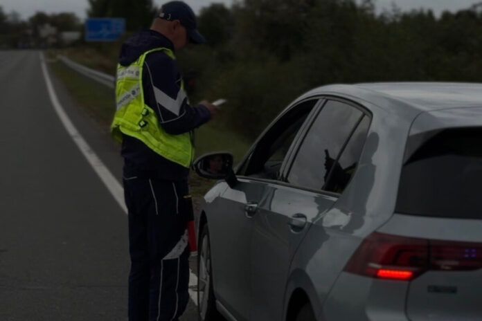 С 16 по 22 сентября, в рамках акции «Дни безопасности ROADPOL», полиция зарегистрировала в Латгалии 649 административных правонарушений. Почти 40% из них связаны с превышением разрешённой скорости. Фото: Анна Кусиня (17 сентября 2026 года) С 16 по 22 сентября, в рамках акции «Дни безопасности ROADPOL», полиция зарегистрировала в Латгалии 649 административных правонарушений. Почти 40% из них связаны с превышением разрешённой скорости. Фото: Анна Кусиня (17 сентября 2026 года)