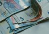 По словам представителей НПО, которые обсуждали на заседании подкомиссии Сейма по сокращению неравенства, часть людей опасается выходить на работу, считая, что сразу после трудоустройства лишится пособий и других видов поддержки. Иллюстративное изображение: pexels.com