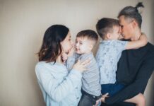 Будущих опекунов, усыновителей и приёмные семьи приглашают на бесплатную программу обучения. Иллюстративное фото: Elly Fairytale / pexels.com