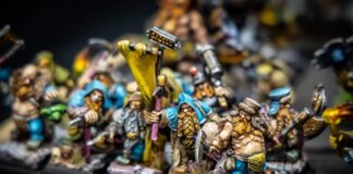 С 7 по 9 августа в Кракове прошёл чемпионат мира по игре The 9th Age. Вот лишь малая часть фигурок, которыми играли участники чемпионата, в том числе и даугавпилчанин Артур Фишер. Фото: The Lens Viking