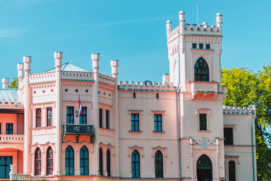 Новый замок в Алуксне. Фото: visitaluksne