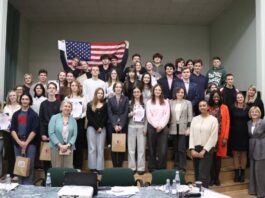 Участники прошлогоднего конкурса эрудитов American Day в Даугавпилсе. 3 декабря 2025 года. Фото: USA Information Center Daugavpils