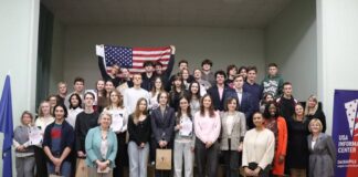 Участники прошлогоднего конкурса эрудитов American Day в Даугавпилсе. 3 декабря 2025 года. Фото: USA Information Center Daugavpils