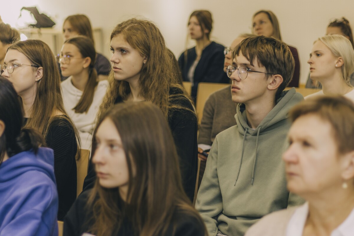 Первая встреча в рамках программы ManaBalss.lv «Лаборатория демократии». 15 октября 2026 года. Даугавпилс, Государственная гимназия. Фото: Евгений Ратков