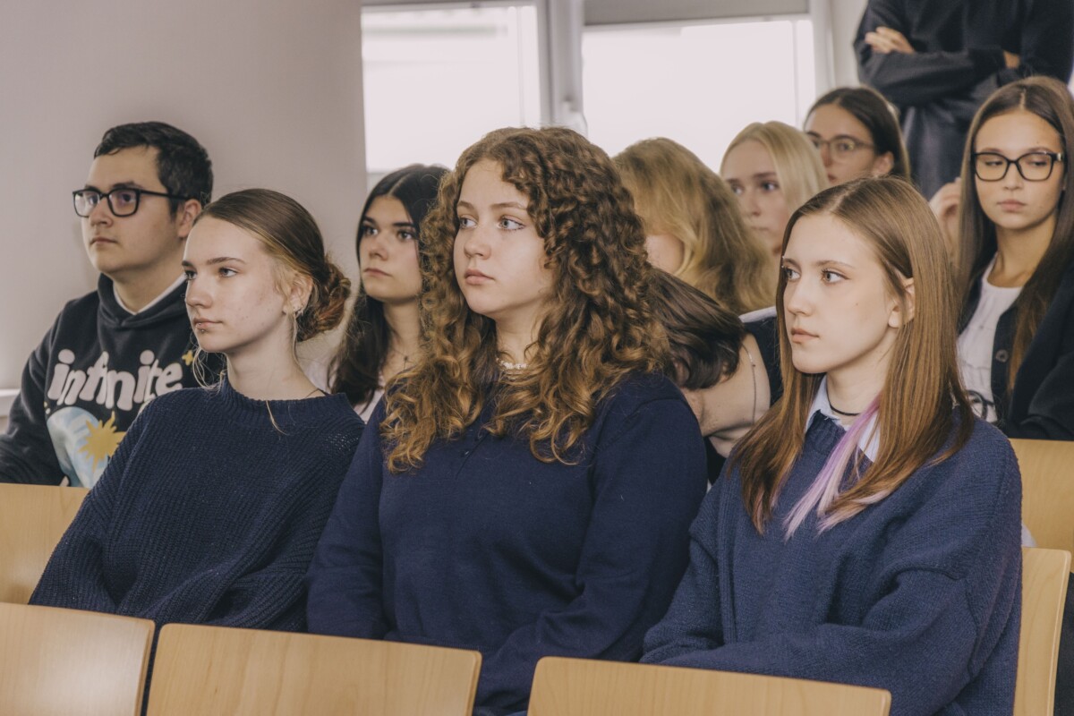 Первая встреча в рамках программы ManaBalss.lv «Лаборатория демократии». 15 октября 2026 года. Даугавпилс, Государственная гимназия. Фото: Евгений Ратков