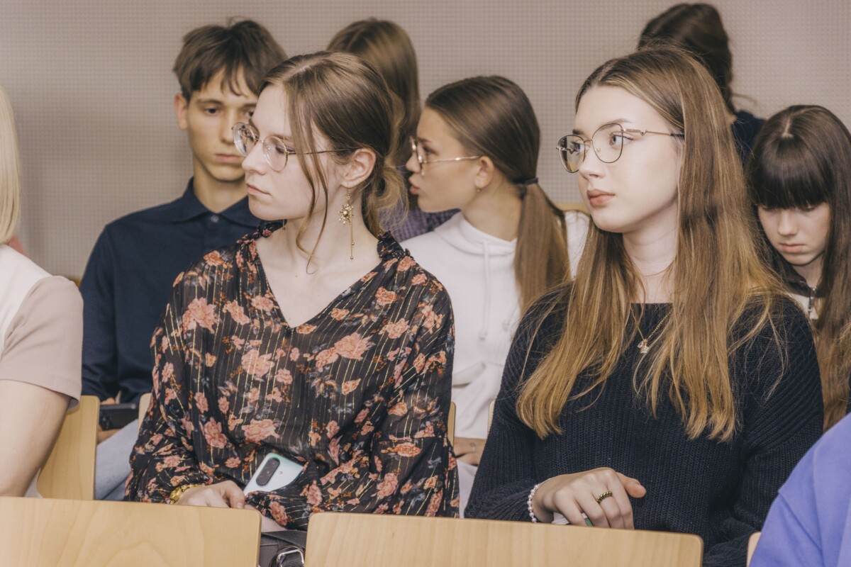 Первая встреча в рамках программы ManaBalss.lv «Лаборатория демократии». 15 октября 2026 года. Даугавпилс, Государственная гимназия. Фото: Евгений Ратков