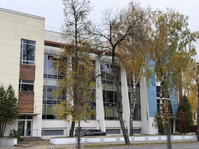 Здание бывшего развлекательного центра City Center в Даугавпилсе. 19 октября 2026 года. Фото: Анна Кусиня