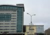 Жители Даугавпилса обеспокоены - на гостинице "Латгола" перестали работать часы. Фото: Анна Кусиня (19 октября 2026 года)
