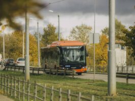 Автобус №10 в Даугавпилсе. Октябрь 2024 года. Фото: Евгений Ратков