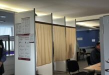 Избирательный участок в Даугавпилсе, во Дворце культуры. 3 октября 2026 года. Фото: Анастасия Шубина