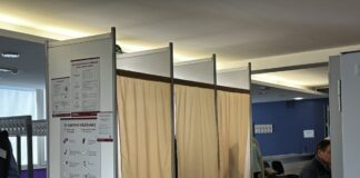 Избирательный участок в Даугавпилсе, во Дворце культуры. 3 октября 2026 года. Фото: Анастасия Шубина