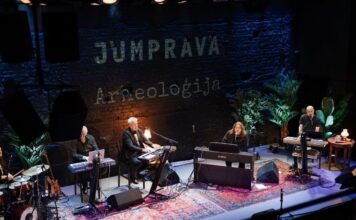 «Песни принадлежат тем, кто их понимает». Jumprava – о музыке, времени и умении смеяться над собой. Партнёрский материал Концерт группы Jumprava. Фото из архива Jumprava