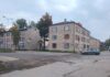 В Даугавпилсе до 23 октября обещают отремонтировать дорогу на перекрёстке улиц Нометню и Фебруара Перекрёсток улиц Нометню и Фебруара. В августе здесь демонтировали рельсы. Фото читателя "Чайки"