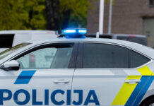 Из дома в Свентской волости украли 800 евро. Полиция задержала подозреваемого Машина Государственной полиции. Фото: Valsts policija